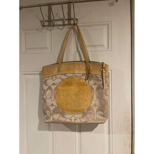 Coach Laura Signature Tote bag in beige and champagne fabric - Vintage